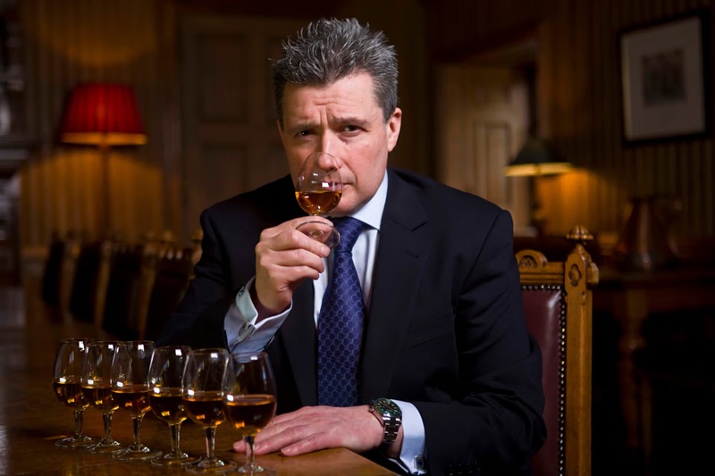 2005 chào mừng Sandy Hyslop trở thành bậc thầy pha chế thứ 5 của Ballantines