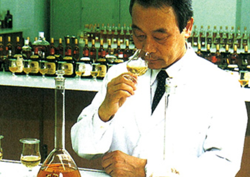 Koichi Inatomi, người pha chế chính vào thời điểm đó của Hibiki.