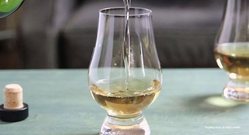 Ly Glencairn co hinh dang tuong tu nu hoa Tulip Aspect Ratio