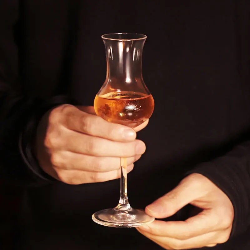 Ly Tulips dáng ly hình hoa tulip có nguồn gốc từ ly nếm thử Tasting Glass