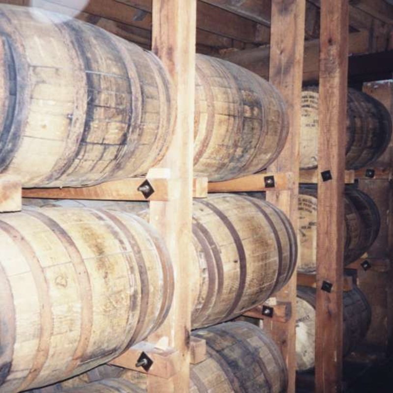 Thùng rượu Whiskey trong hãng rượu Jack Daniels